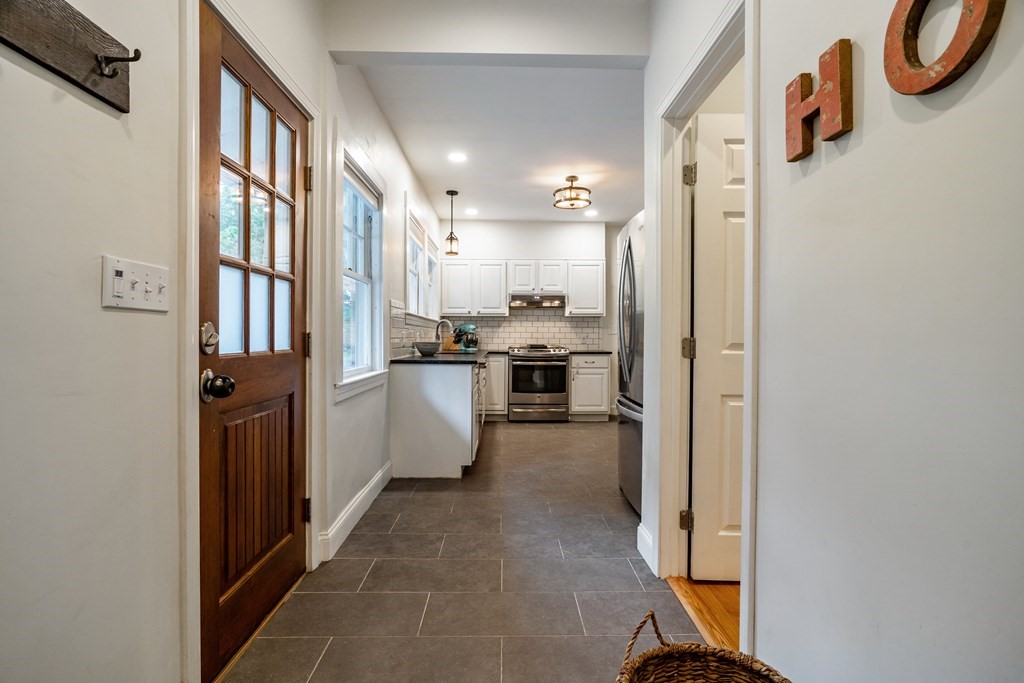 44 Temple Street Reading, MA 01867 - Photo 11 of 29
