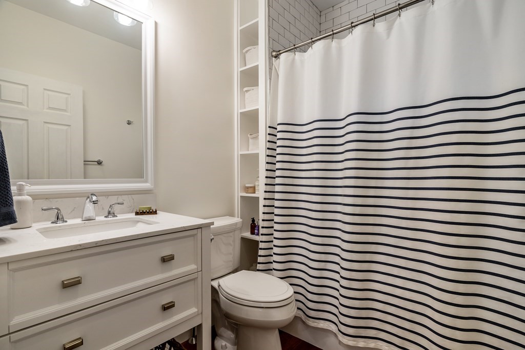 44 Temple Street Reading, MA 01867 - Photo 21 of 29