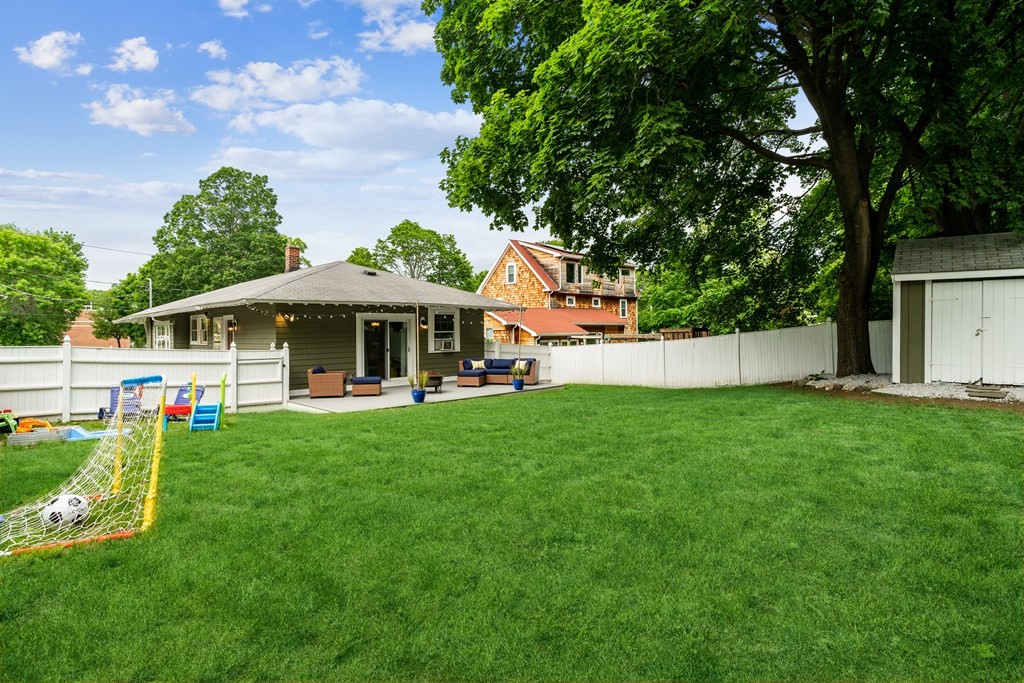 44 Temple Street Reading, MA 01867 - Photo 24 of 29