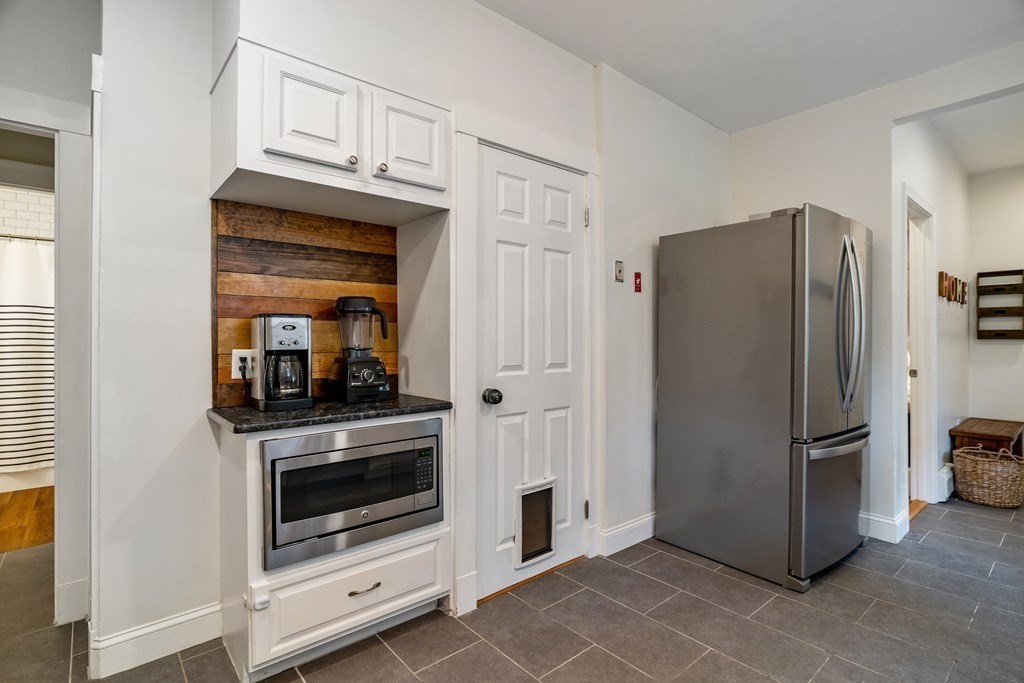 44 Temple Street Reading, MA 01867 - Photo 10 of 29