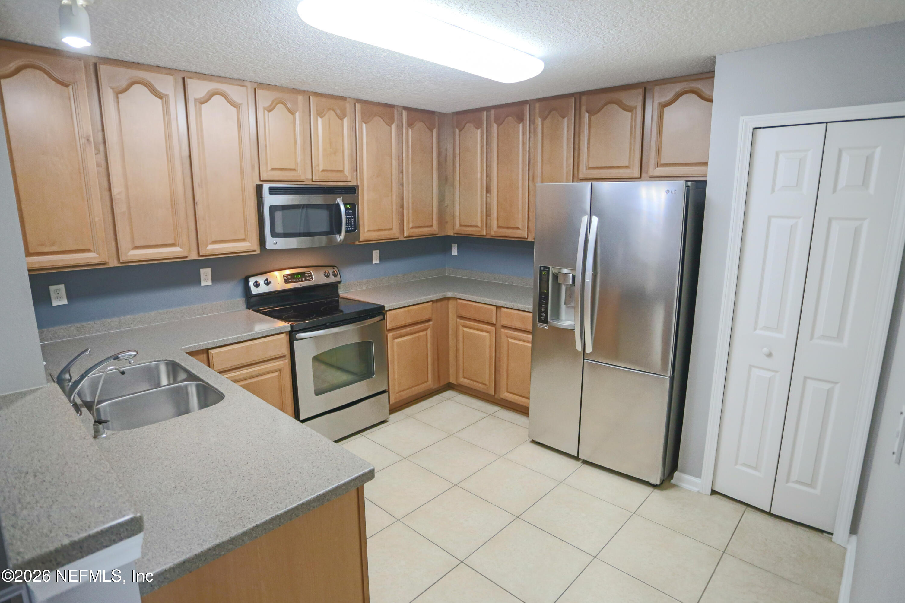 904 Golden Lake Loop St. Augustine, FL 32084 - Photo 3 of 43 Kitchen
