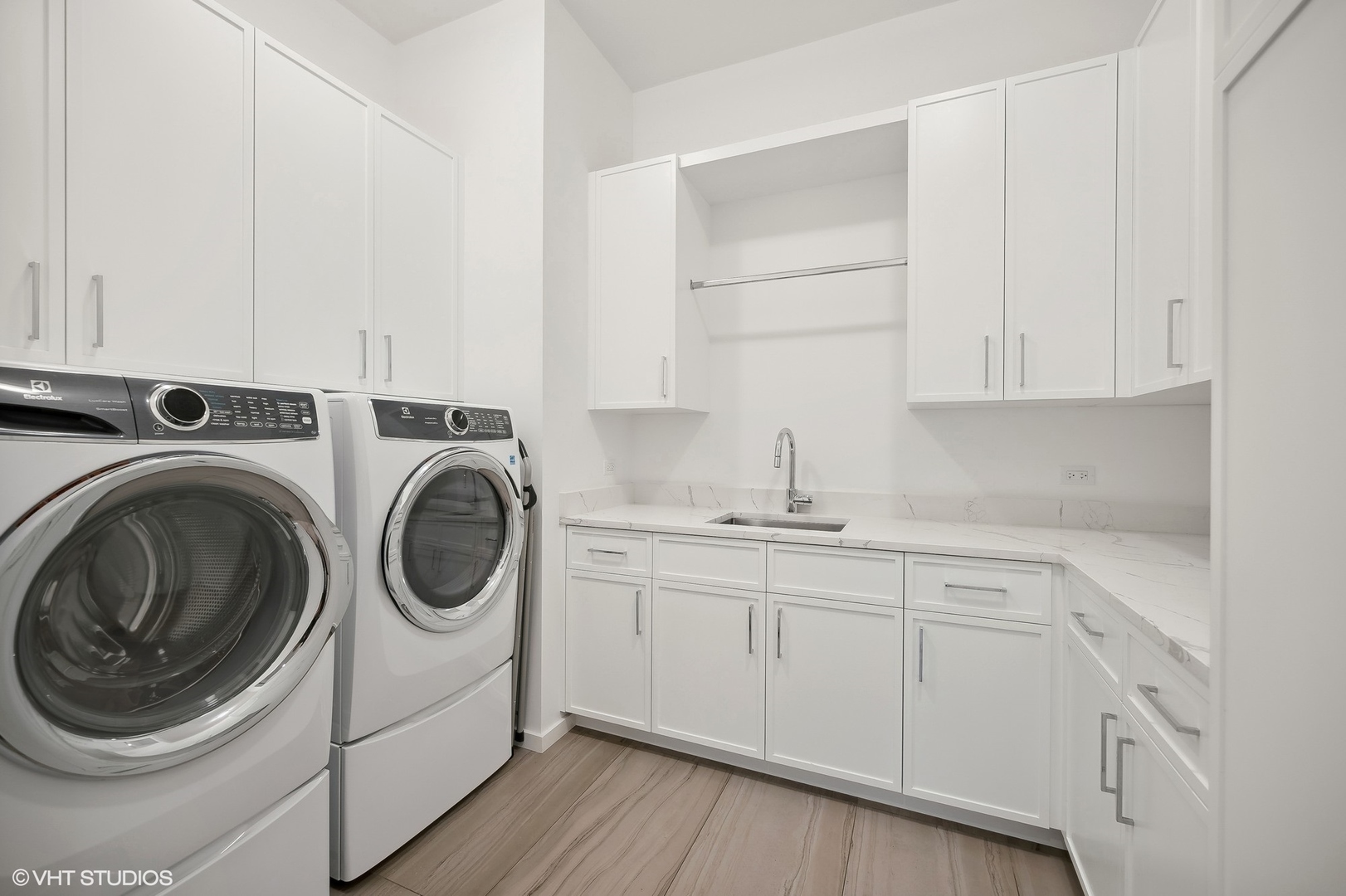 133 Timber Lane Glencoe, IL 60022 - Photo 35 of 45 a utility room with sink dryer and washer