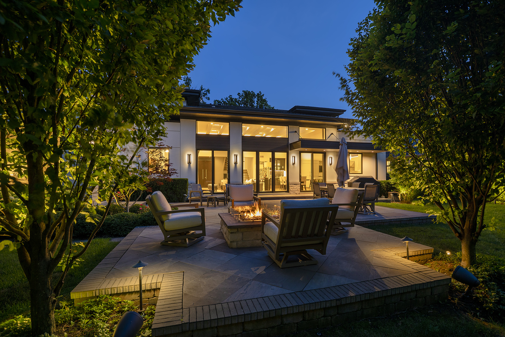 133 Timber Lane Glencoe, IL 60022 - Photo 41 of 45 a view of a patio with couches table and chairs and potted plants with large tree