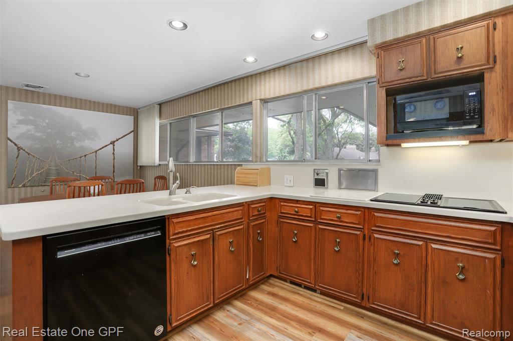 439 Barclay Road Grosse Pointe Farms, MI 48236 - Photo 15 of 47