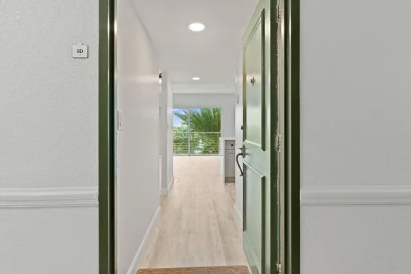 $1,890 | 2900 Northeast 30th Street, Unit 5D, Fort Lauderdale, FL 33306