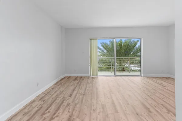 $1,890 | 2900 Northeast 30th Street, Unit 5D, Fort Lauderdale, FL 33306