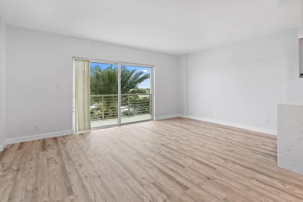 $1,890 | 2900 Northeast 30th Street, Unit 5D, Fort Lauderdale, FL 33306