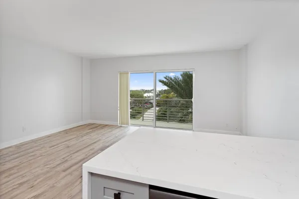 $1,890 | 2900 Northeast 30th Street, Unit 5D, Fort Lauderdale, FL 33306