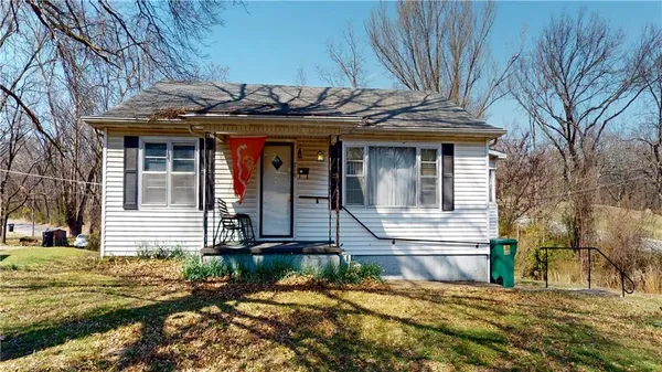 $1 | 710 West Ewing Street, Nevada, MO 64772