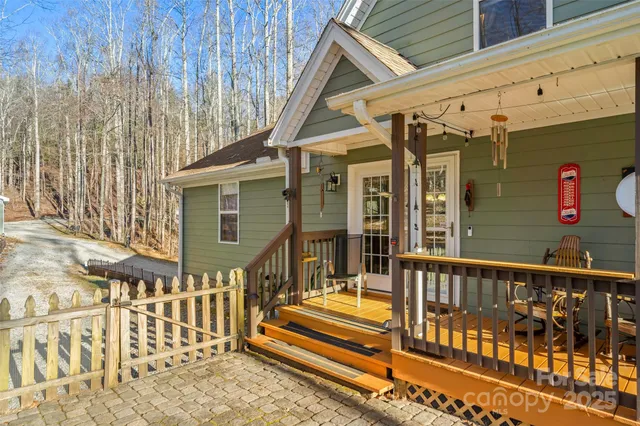 a view of a kitchen and dining room