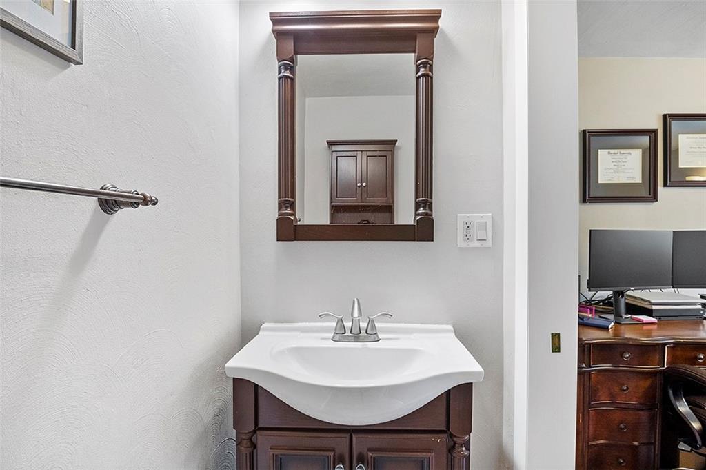 366 Vanadium Road Pittsburgh, PA 15243 - Photo 5 of 24