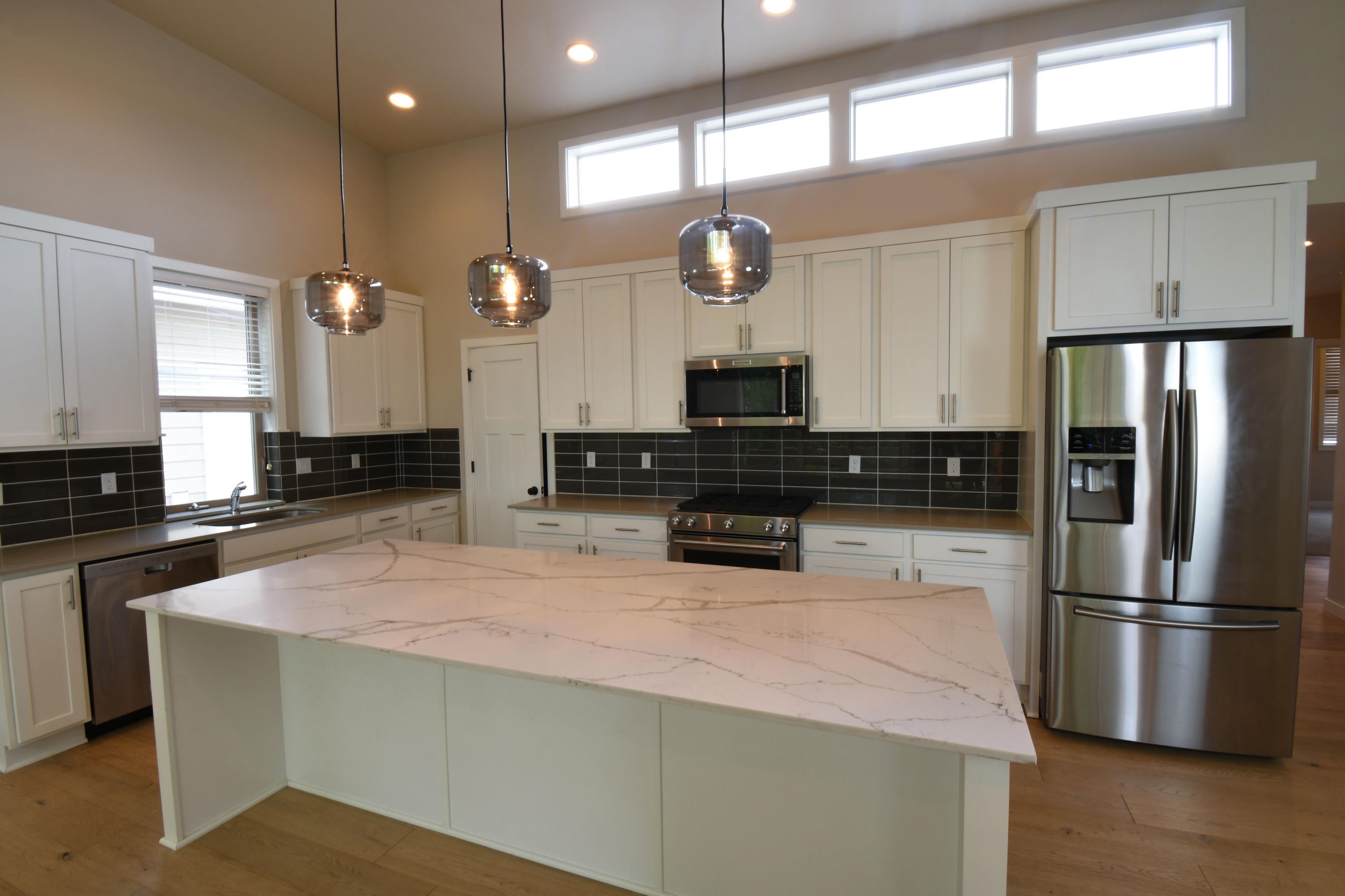 63157 Iner Loop Bend, OR 97701 - Photo 2 of 24 Kitchen 1
