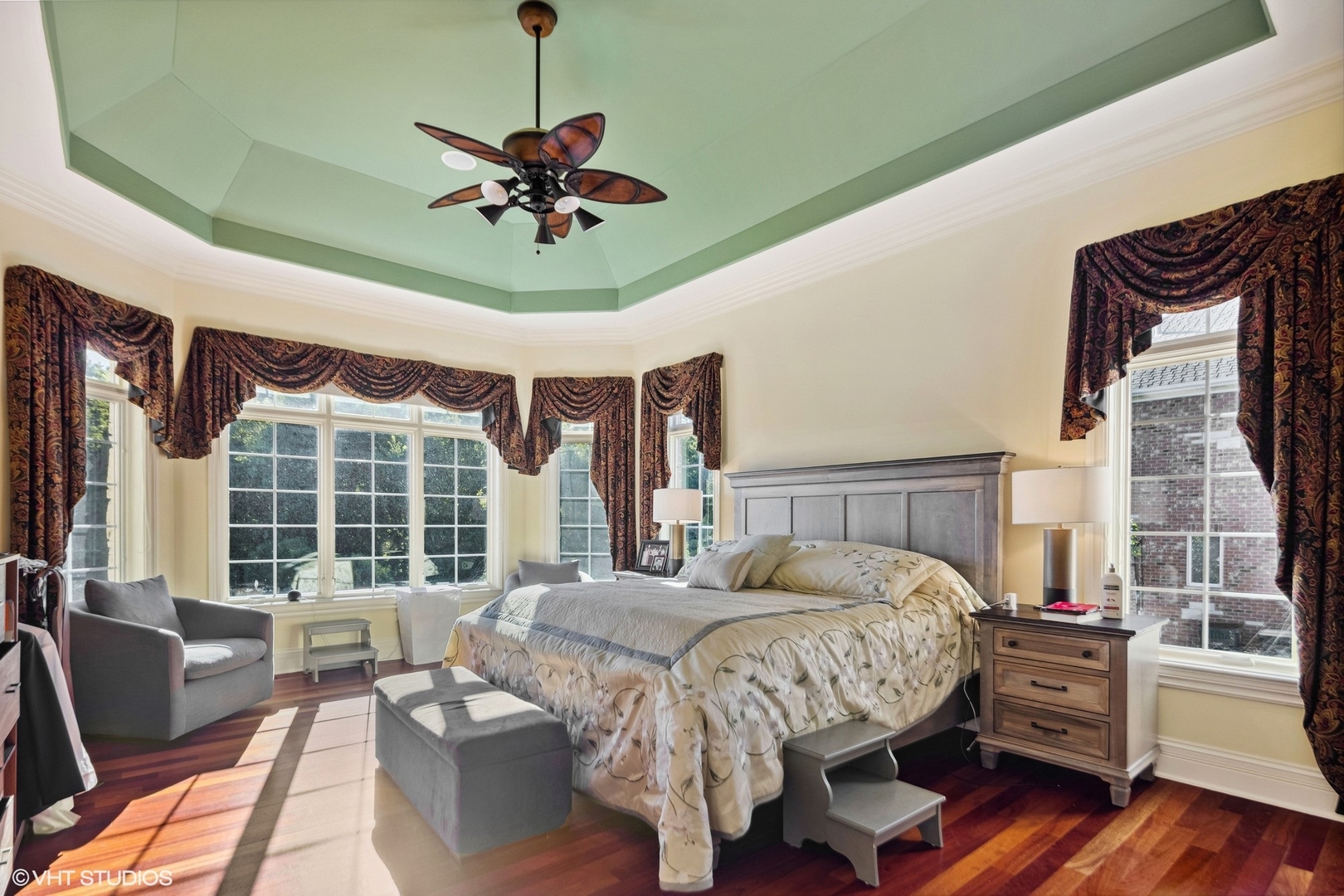 9125 Forest Edge Lane Burr Ridge, IL 60527 - Photo 15 of 41 Gallery Image 15
