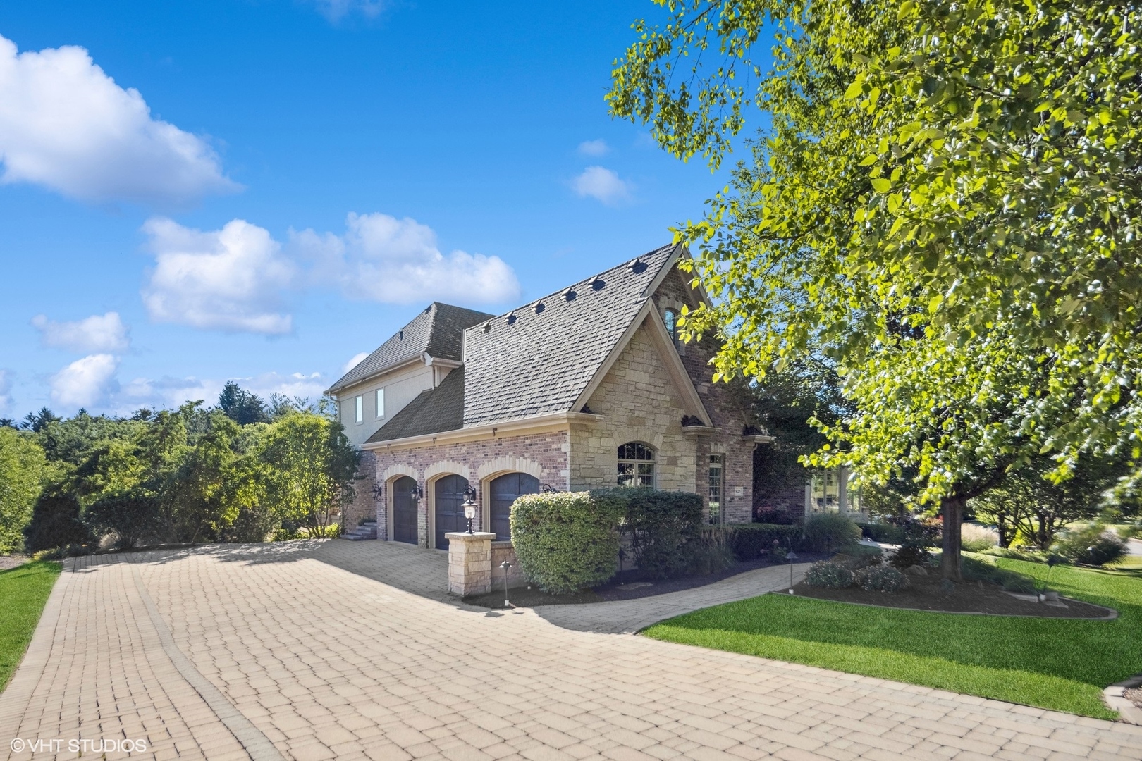 9125 Forest Edge Lane Burr Ridge, IL 60527 - Photo 3 of 41 Gallery Image 3