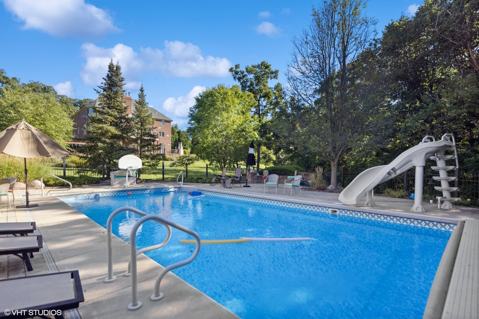 9125 Forest Edge Lane Burr Ridge, IL 60527 - Photo 33 of 41 Gallery Image 33