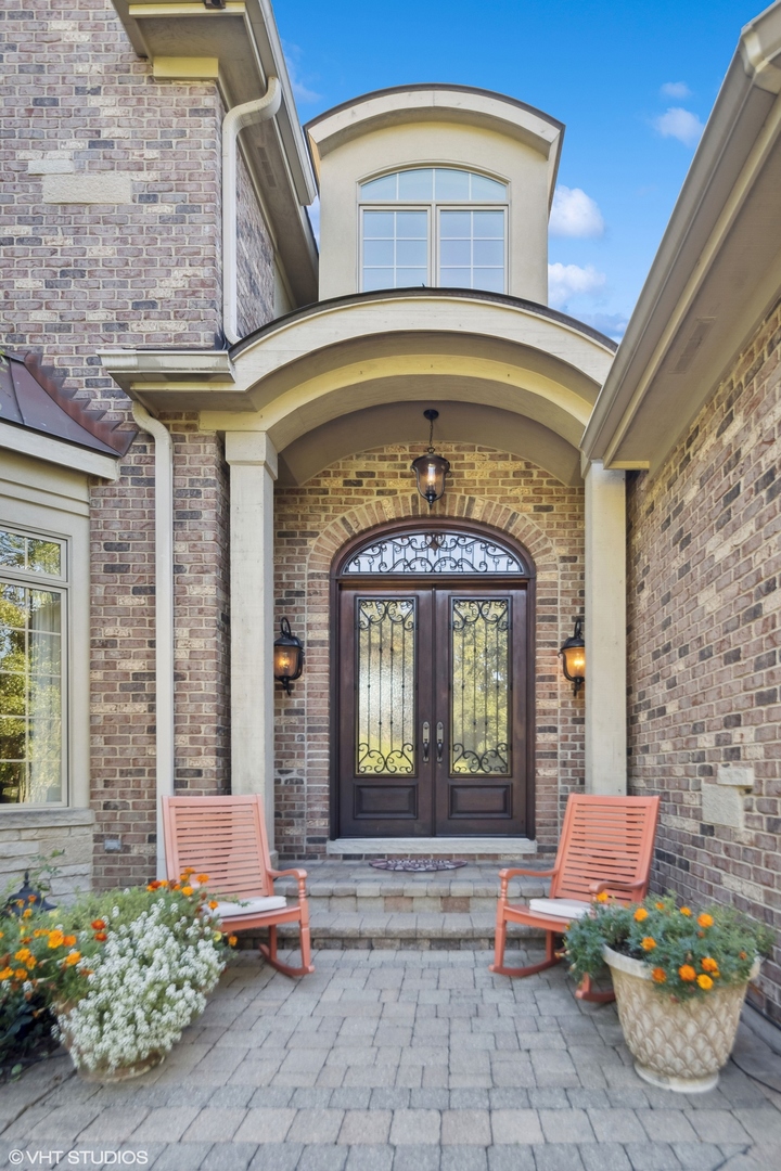 9125 Forest Edge Lane Burr Ridge, IL 60527 - Photo 4 of 41 Gallery Image 4