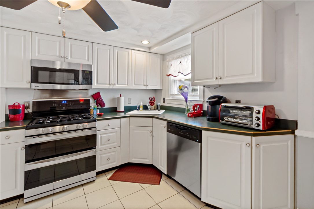 180 Calaman Road Cranston, RI 02910 - Photo 8 of 33