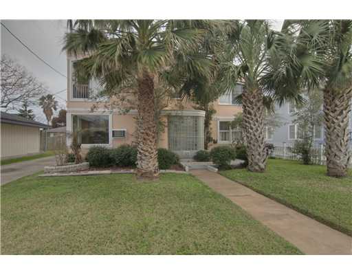 113 Cole Street Corpus Christi, TX 78404 - Photo 2 of 4 a front view of a house with a garden