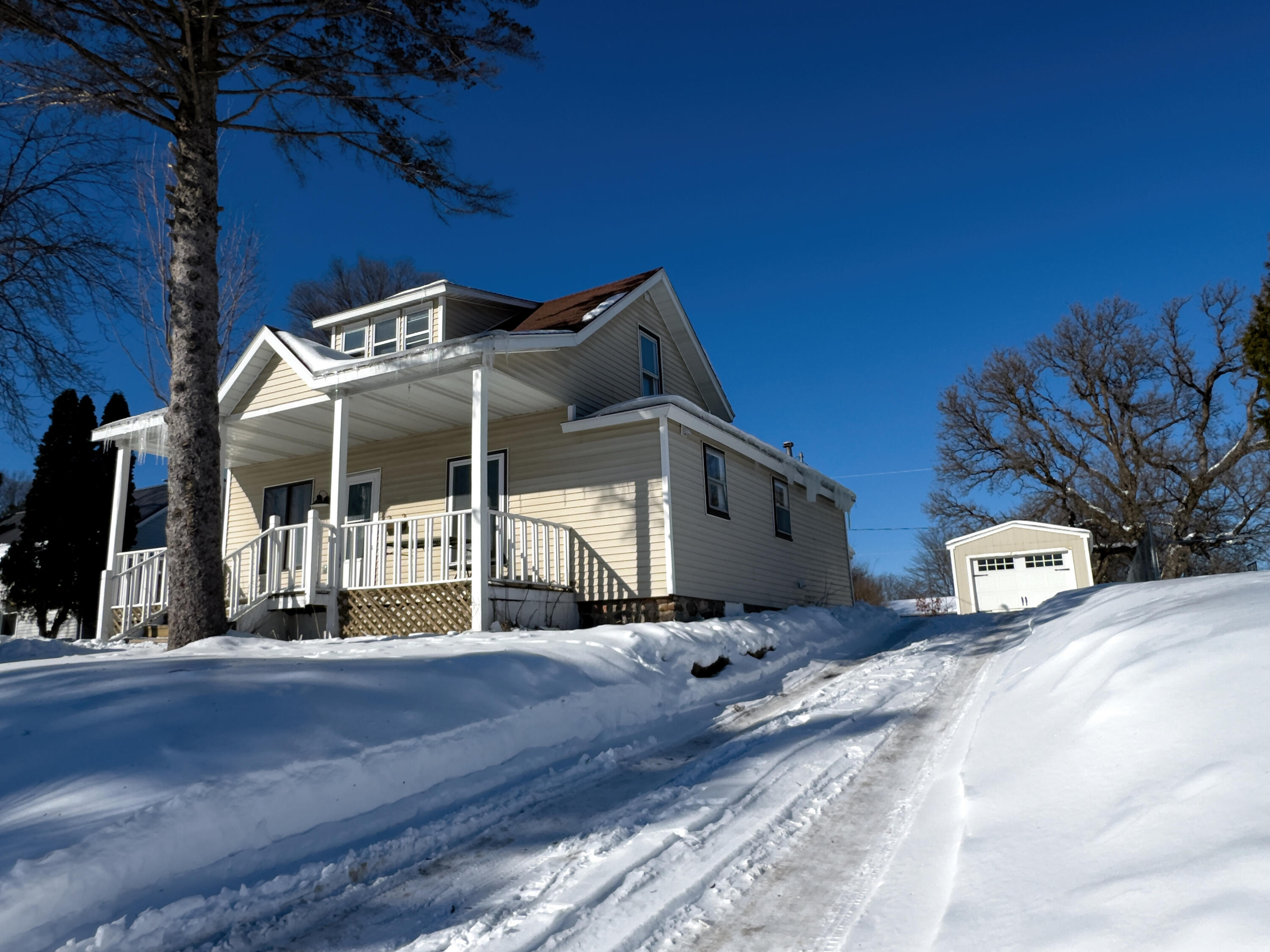 544 West Upton Avenue Reed City, MI 49677 - Photo 2 of 68 Front of Home