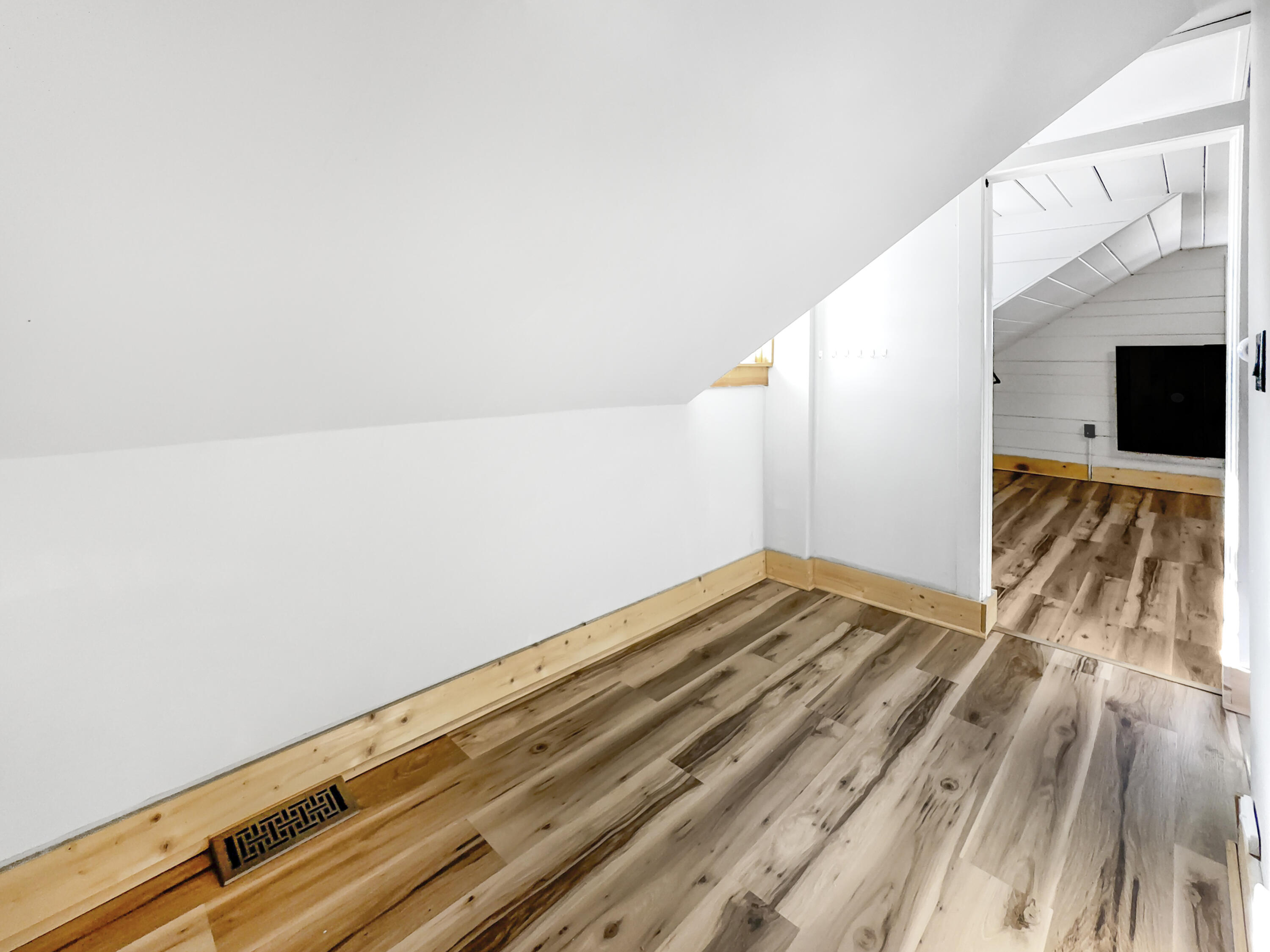 544 West Upton Avenue Reed City, MI 49677 - Photo 35 of 68 Upstairs Landing