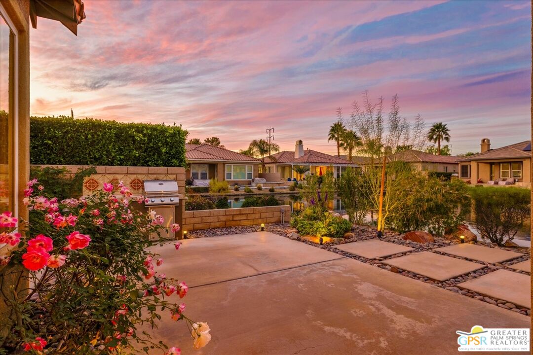 8 Lake Como Court Rancho Mirage, CA 92270 - Photo 50 of 63 a view of a city