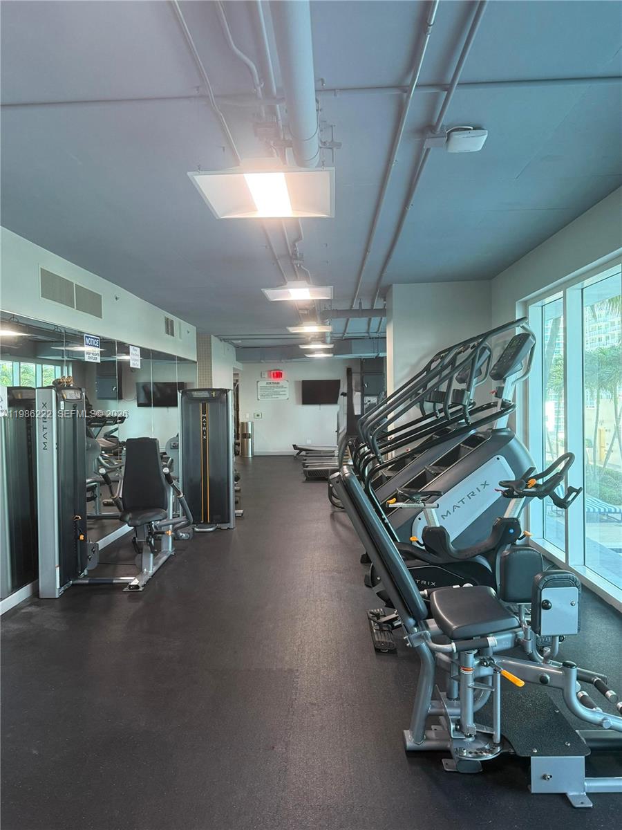 60 Southwest 13th Street, Unit 3017 Miami, FL 33130 - Photo 34 of 46 a view of gym