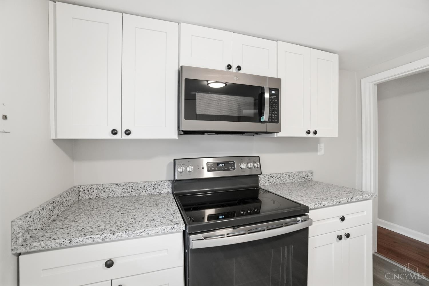 9808 Daly Road Cincinnati, OH 45231 - Photo 13 of 39