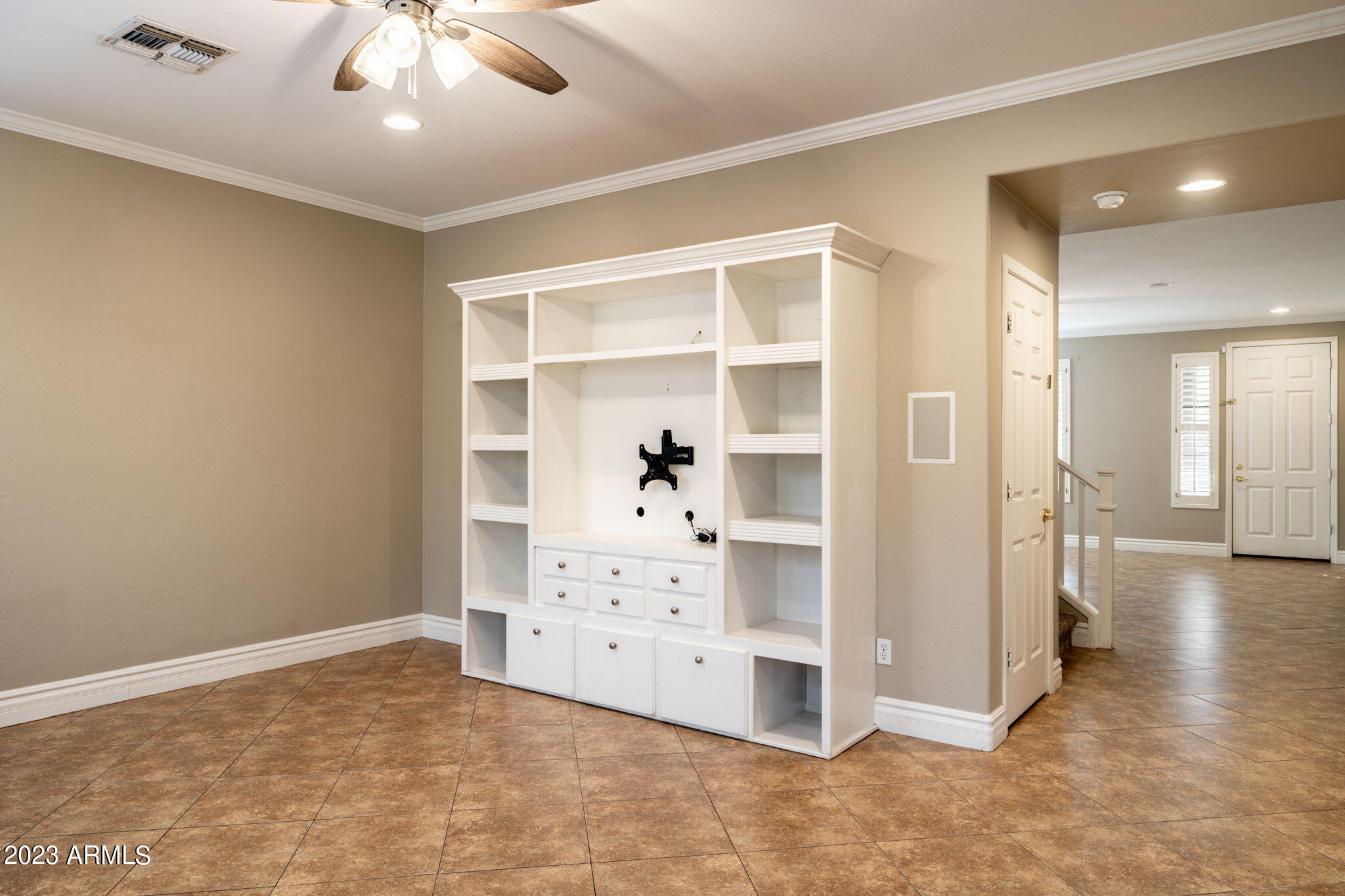 3338 West Hemingway Lane Phoenix, AZ 85086 - Photo 10 of 48 an empty room with cabinet and mirrors