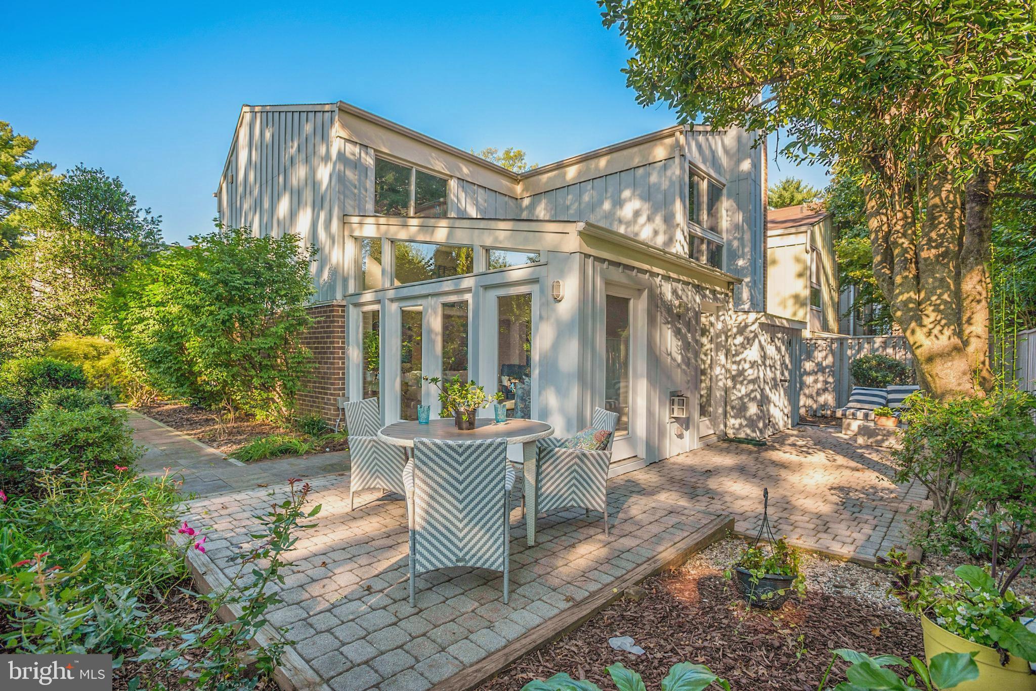 11486 Links Drive Reston, VA 20190 - Photo 2 of 28 your side and backyard provide ample space