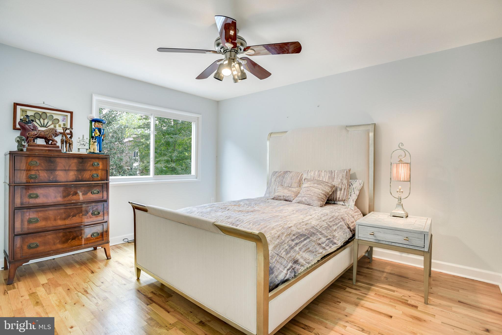 11486 Links Drive Reston, VA 20190 - Photo 23 of 28 Second bedroom w/2 closets