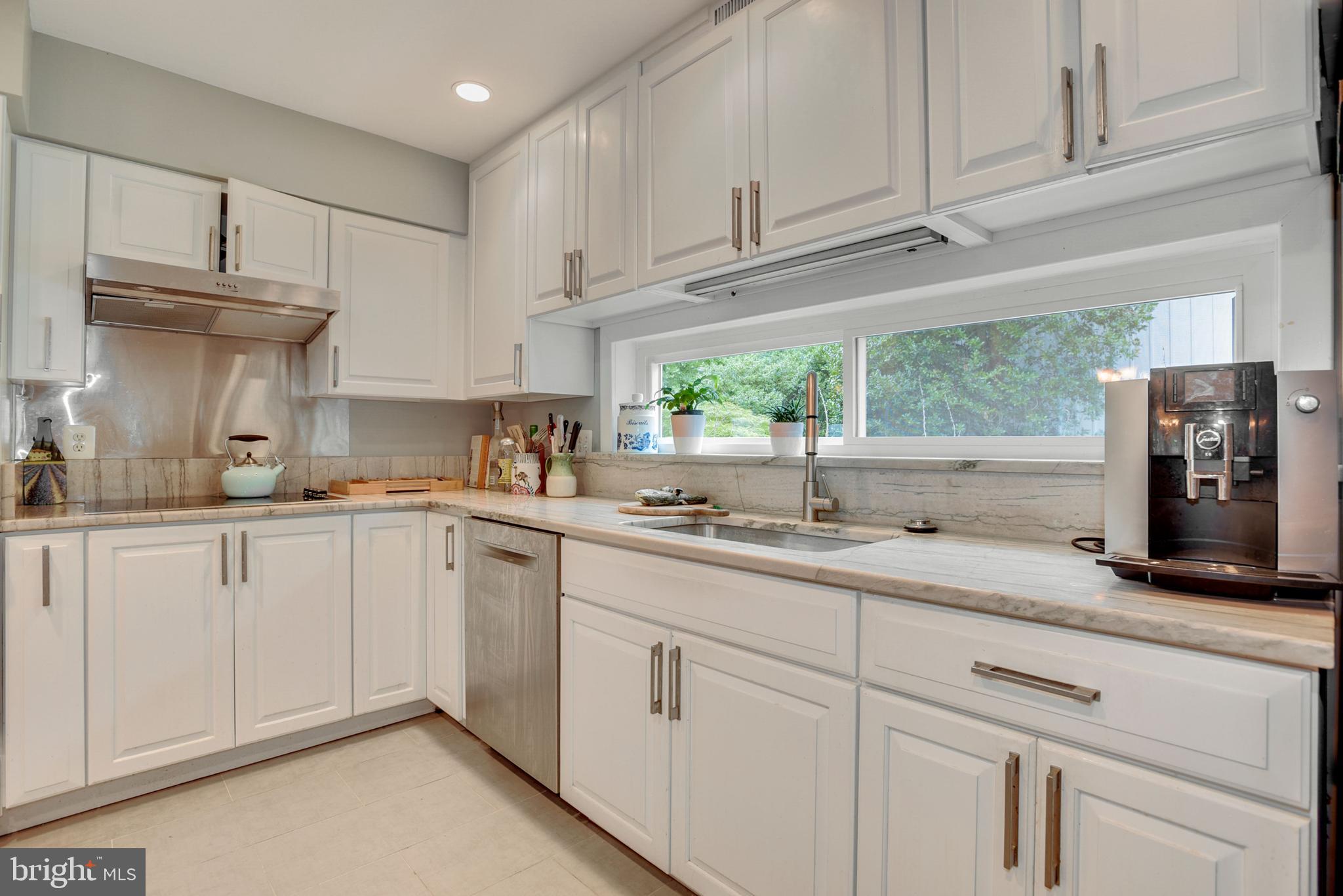 11486 Links Drive Reston, VA 20190 - Photo 5 of 28 Kitchen appliances were replaced in past 2 years