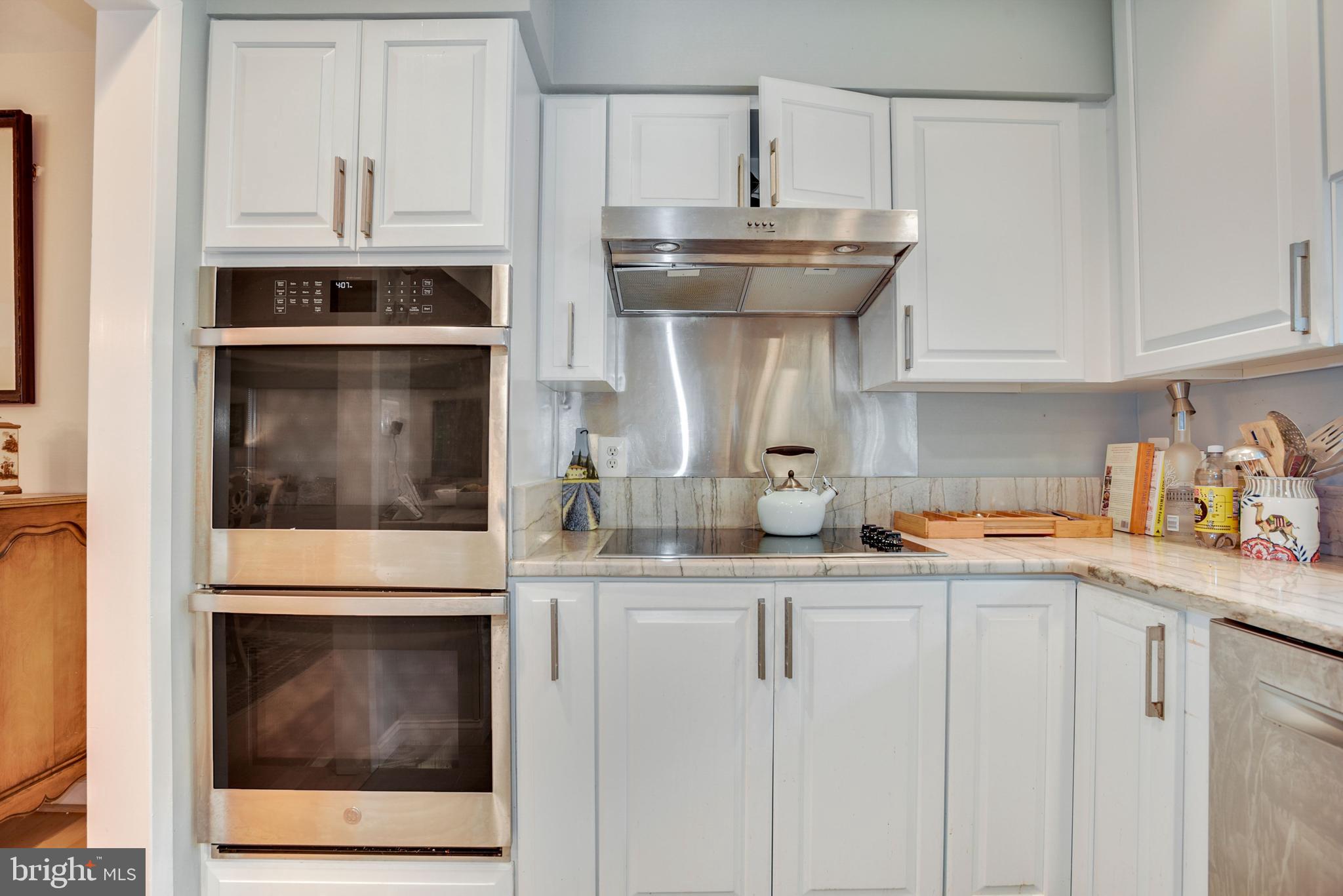 11486 Links Drive Reston, VA 20190 - Photo 6 of 28 Double ovens are a lifesaver