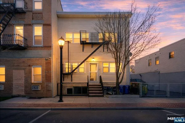 $699,999 | 513 11th Street, Union City, NJ 07087