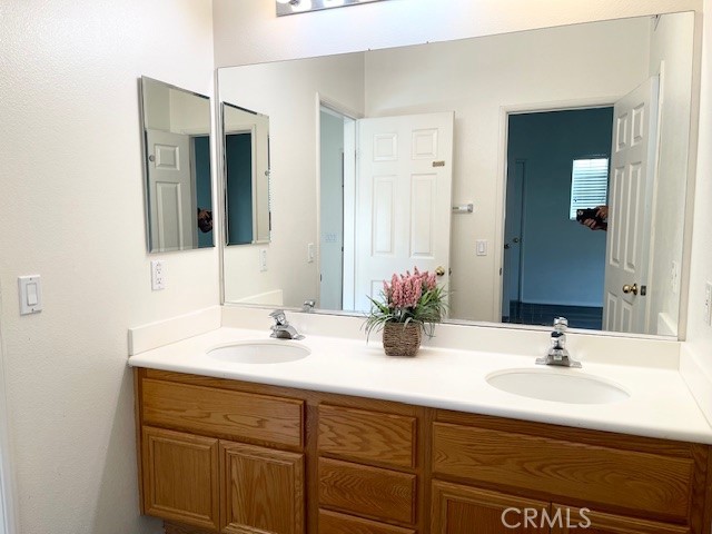45360 Vista Verde Temecula, CA 92592 - Photo 18 of 23 a bathroom with a sink and a mirror