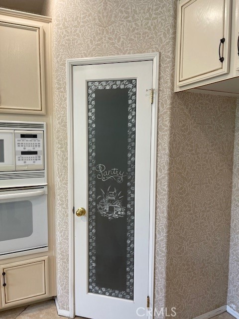 45360 Vista Verde Temecula, CA 92592 - Photo 7 of 23 a view of a kitchen from the hallway