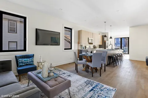 $450,000 | 718-720 West 17th Street, Unit 1E, Chicago, IL 60616