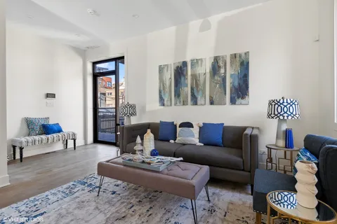 $450,000 | 718-720 West 17th Street, Unit 1E, Chicago, IL 60616