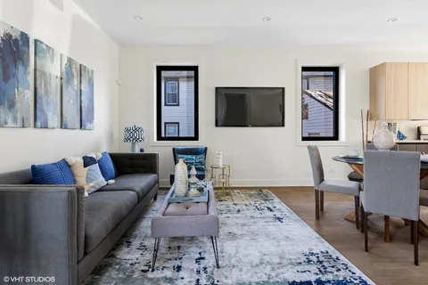 $450,000 | 718-720 West 17th Street, Unit 1E, Chicago, IL 60616