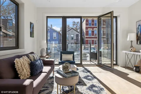 $450,000 | 718-720 West 17th Street, Unit 1E, Chicago, IL 60616