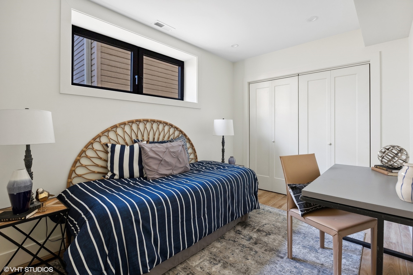718-720 West 17th Street, Unit 1E Chicago, IL 60616 - Photo 20 of 28 a view of a livingroom with furniture