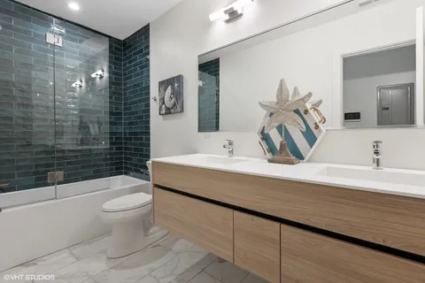 $450,000 | 718-720 West 17th Street, Unit 1E, Chicago, IL 60616