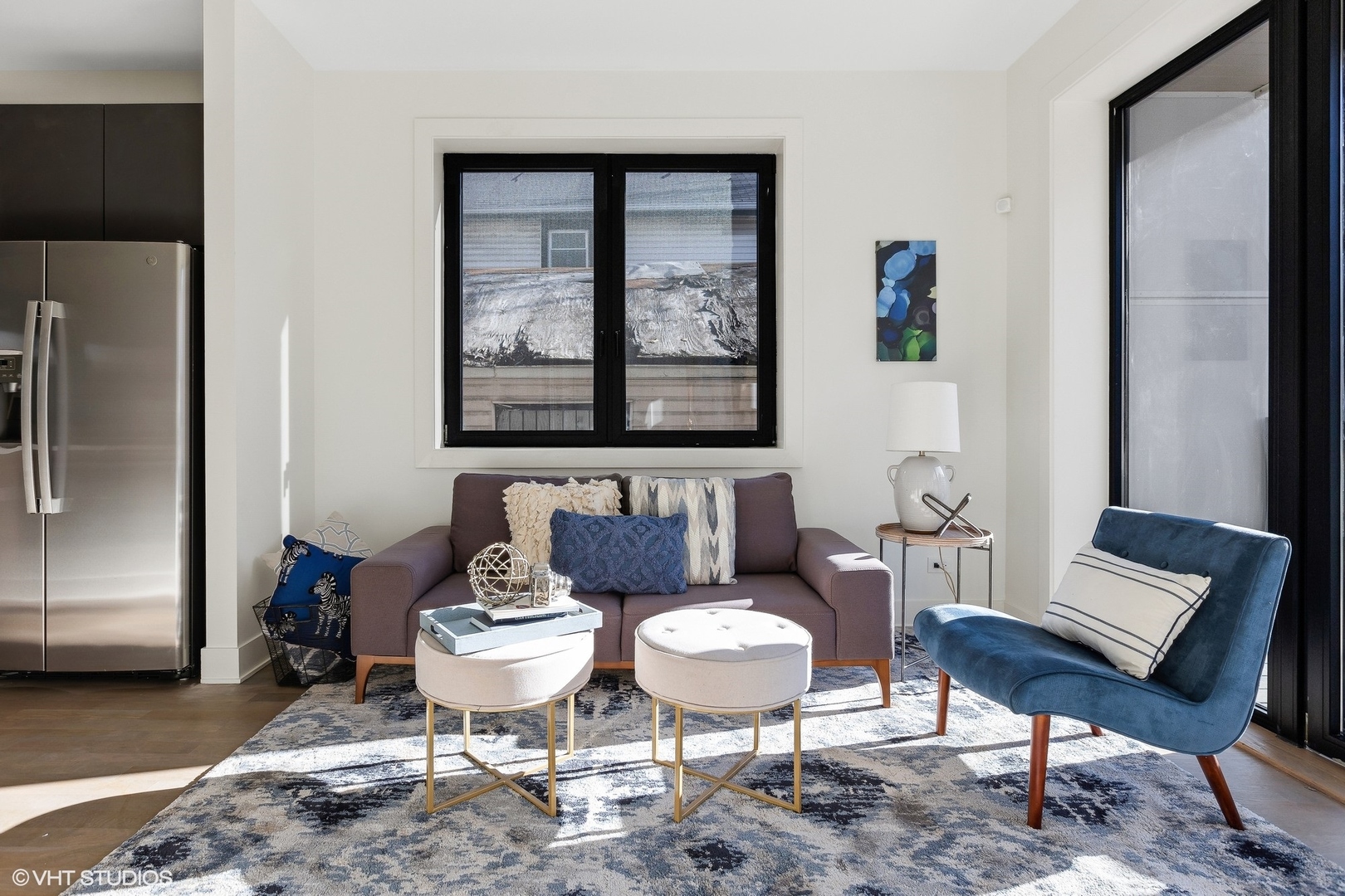 718-720 West 17th Street, Unit 1E Chicago, IL 60616 - Photo 3 of 28 a living room with furniture and a potted plant