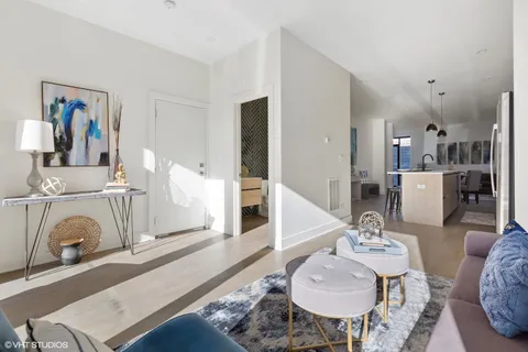 $450,000 | 718-720 West 17th Street, Unit 1E, Chicago, IL 60616