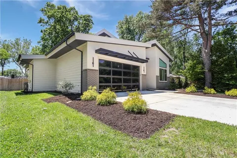 $1,195,000 | 7444 Cherokee Drive, Prairie Village, KS 66208