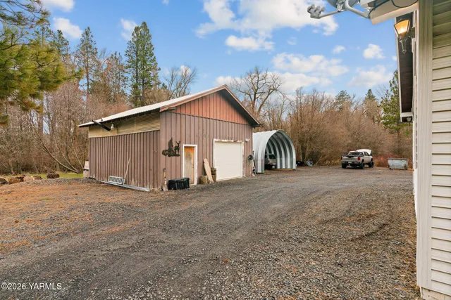 a view of backyard of house
