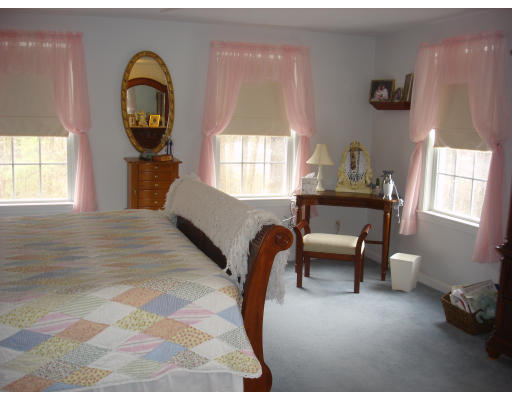 96 Mashapaug Road Sturbridge, MA 01566 - Photo 14 of 30 a living room with furniture and a window