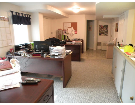 96 Mashapaug Road Sturbridge, MA 01566 - Photo 22 of 30 a room with furniture and a window