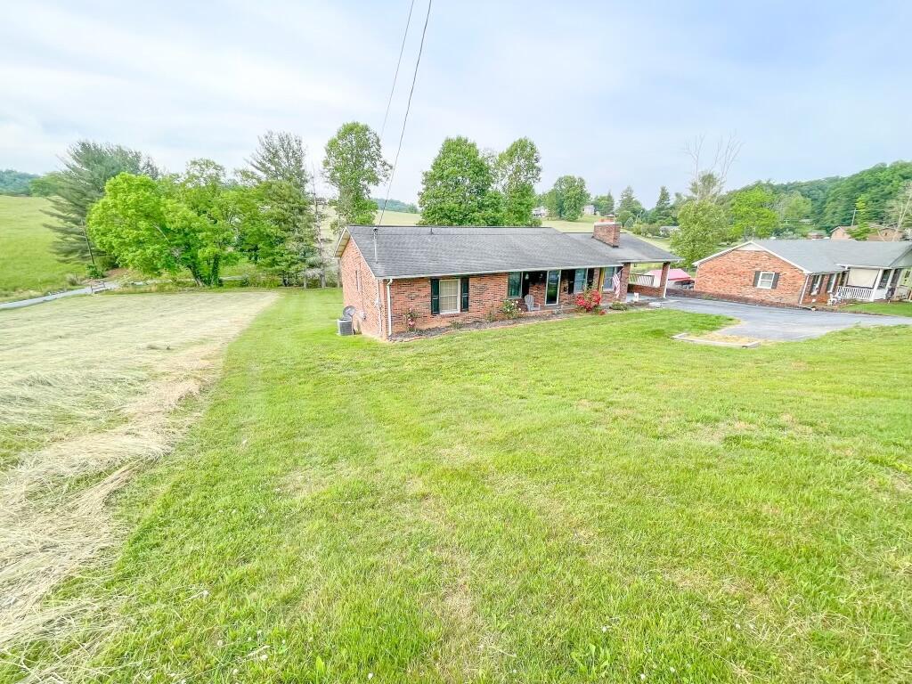 384 Big Springs Road Elizabethton, TN 37643 - Photo 2 of 17 IMG_9639