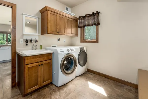 $524,900 | 1408 10th Street Northeast, Sauk Rapids, MN 56379