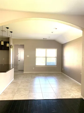 a view of empty room with window